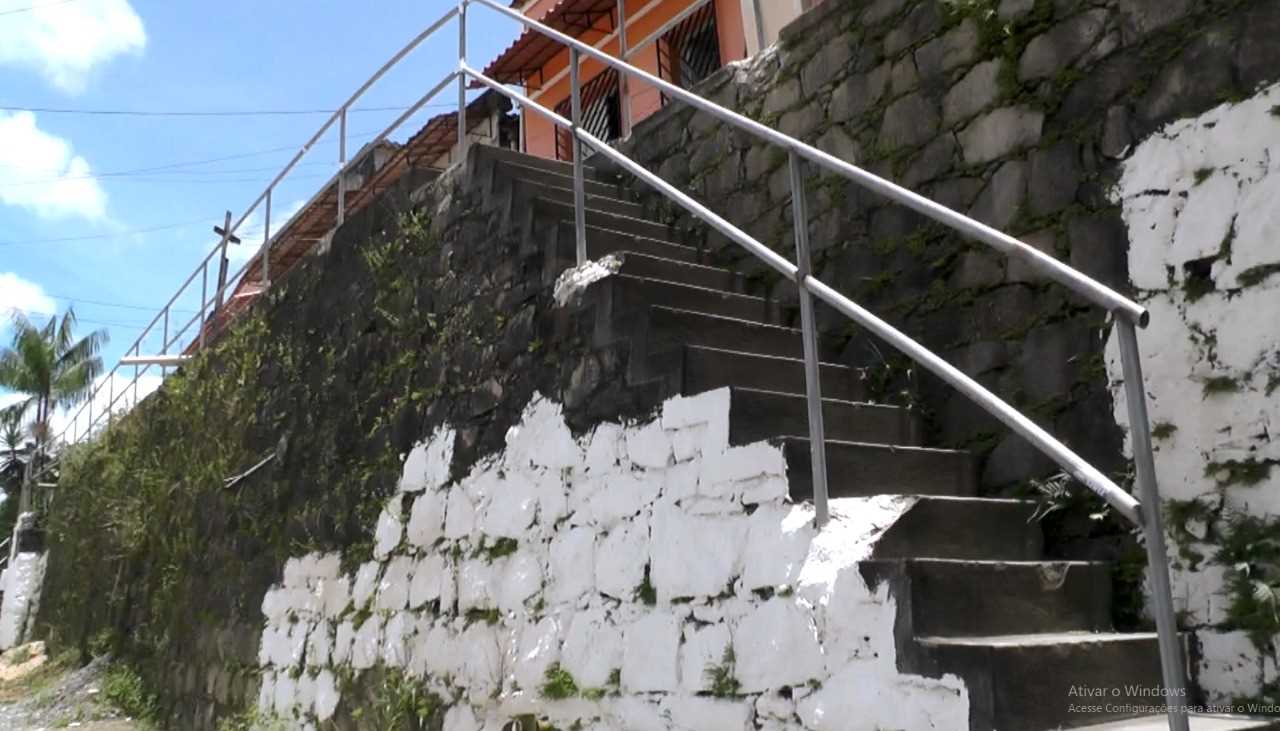Camacã: Moradores da escadaria da Rua Duque de Caxias comemoram a instalação de Corrimãos